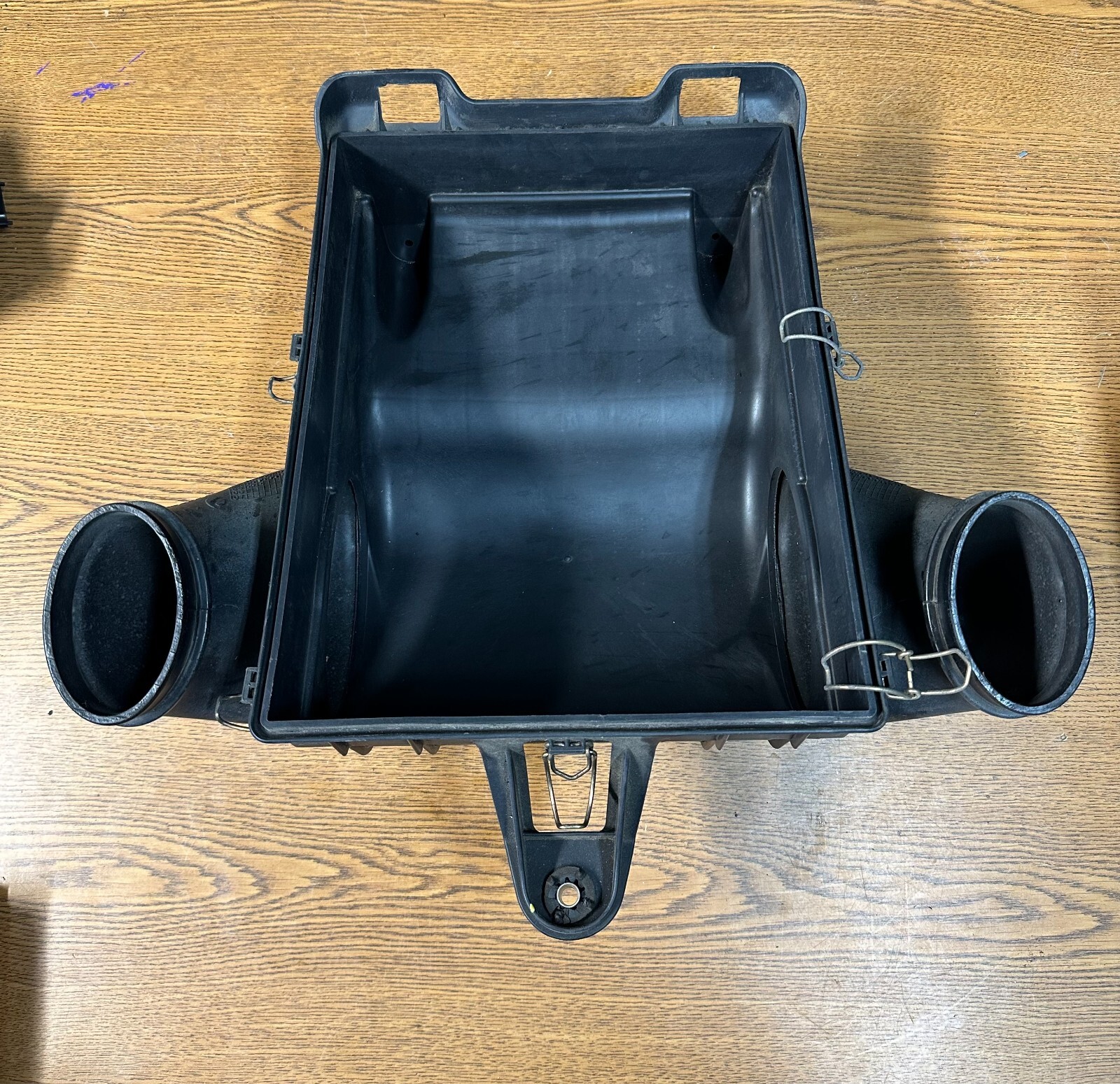 2005-2007 Maserati Quattroporte Air Intake Cleaner Filter Housing Box OEM