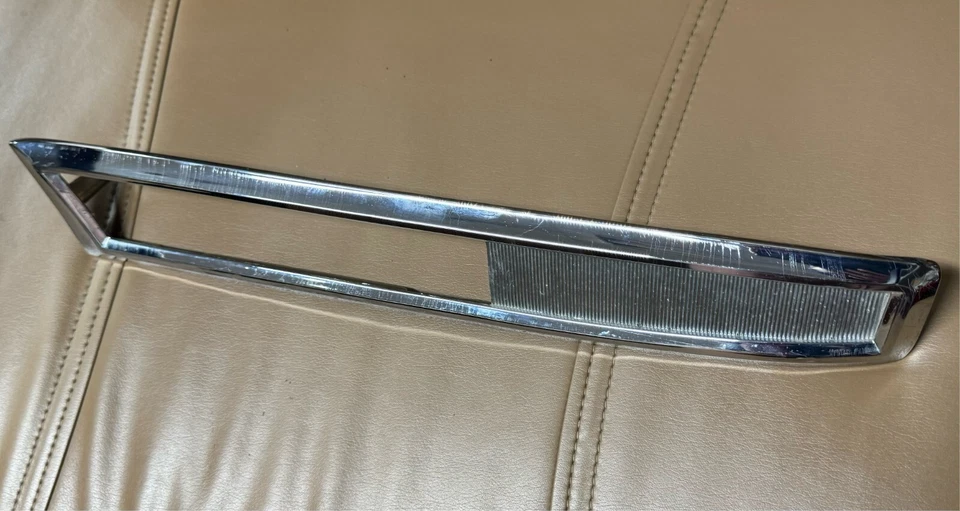 Buick Wildcat 1966 derecho derecho delantero derecho marcador luz bisel 5957982 usado OEM 66 Foto 2 de 4