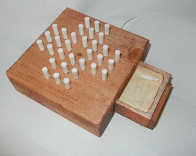 32 Peg jeu solitaire en bois