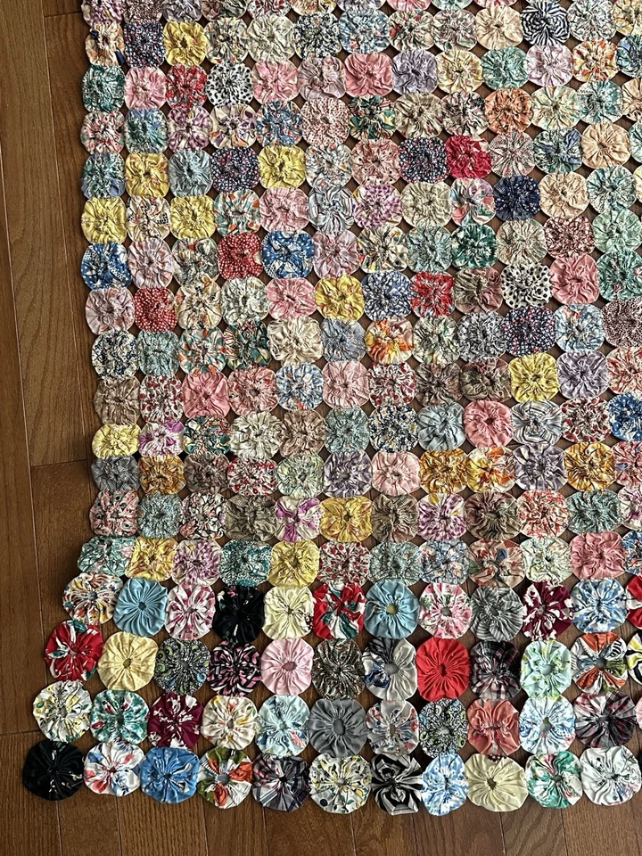 Vintage Yo Yo Quilt Handmade 75x92 Colorful Feedsack Fabrics Full Size Estate - Image 4 of 4