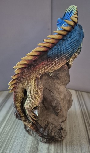 Hand Carved And Hand Painted Wood Iguana - Picture 3 of 5