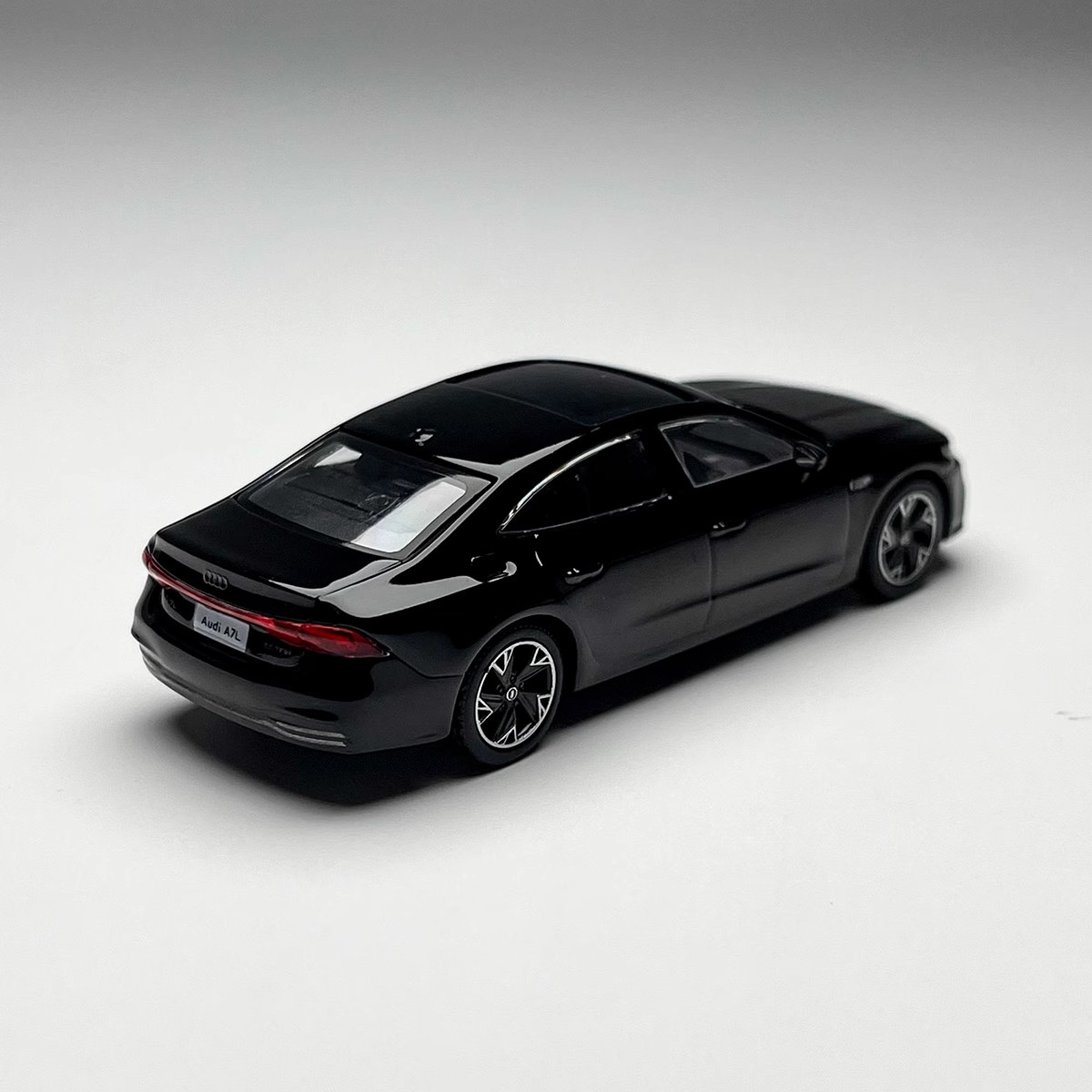 Masdi 1/64 Audi A7L-Black Diecast Alloy Car Model