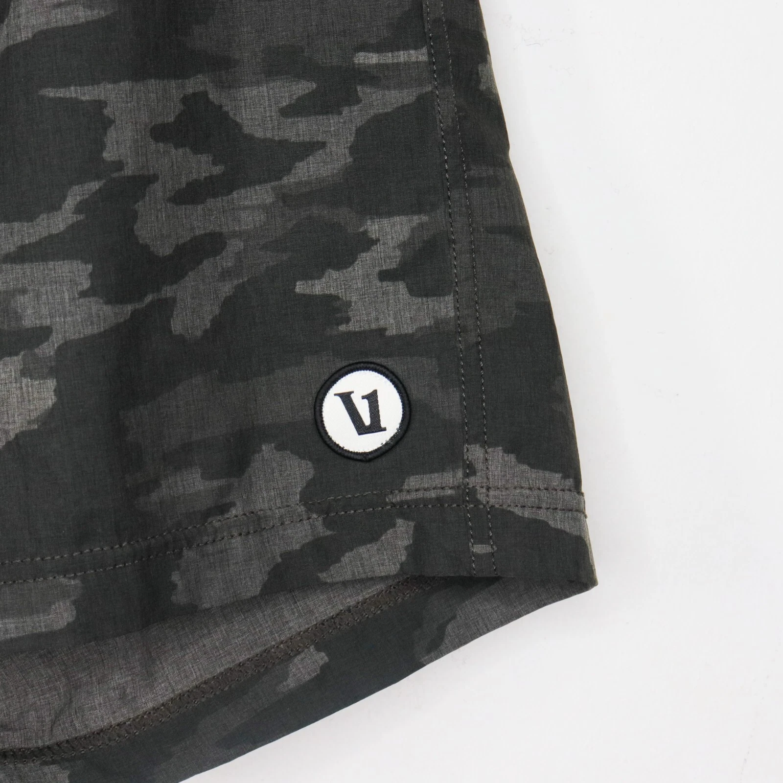 vuori kore black camo stretch activewear comfort shorts