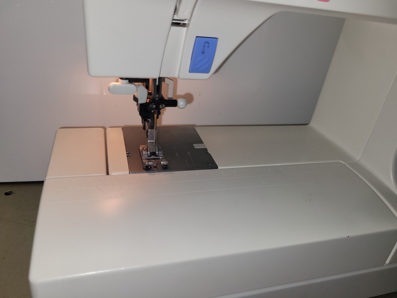PFAFF Creative 7570 Sewing Machine. In Great Working Condition. With