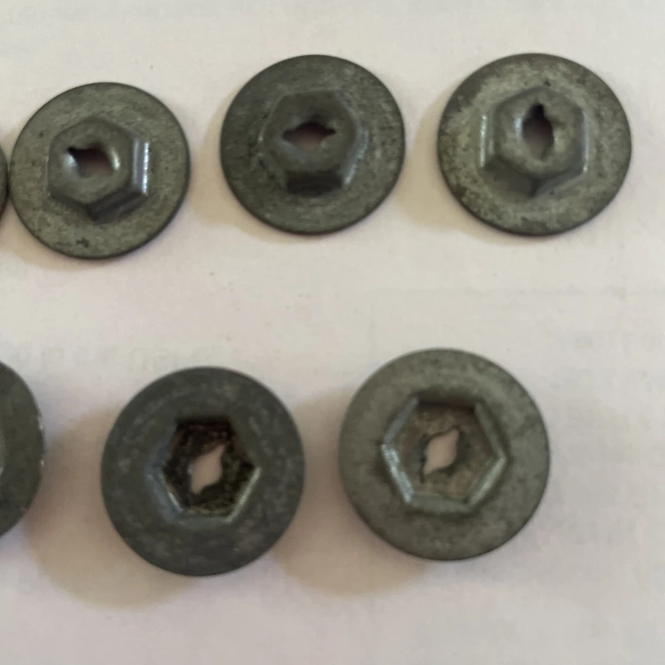 Oldsmobile Cutlass 442 H/O Delta 88 1969-88 como nuevo GM hexagonal arandela de zinc X 7 tuercas de bloqueo Foto 3 de 4