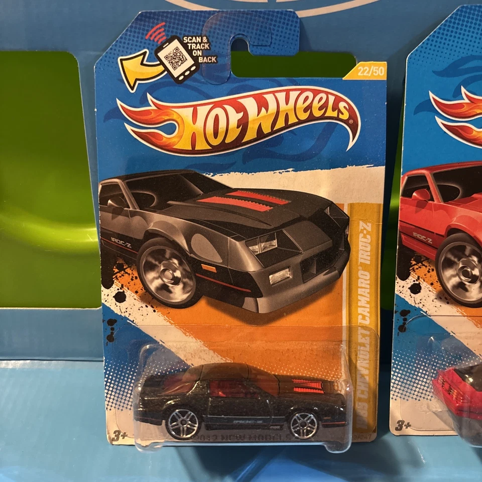Hot Wheels Chevy 1985 Chevrolet Camaro IROC-Z   Two Car Lot  *Black/Red* - Image 2 of 4