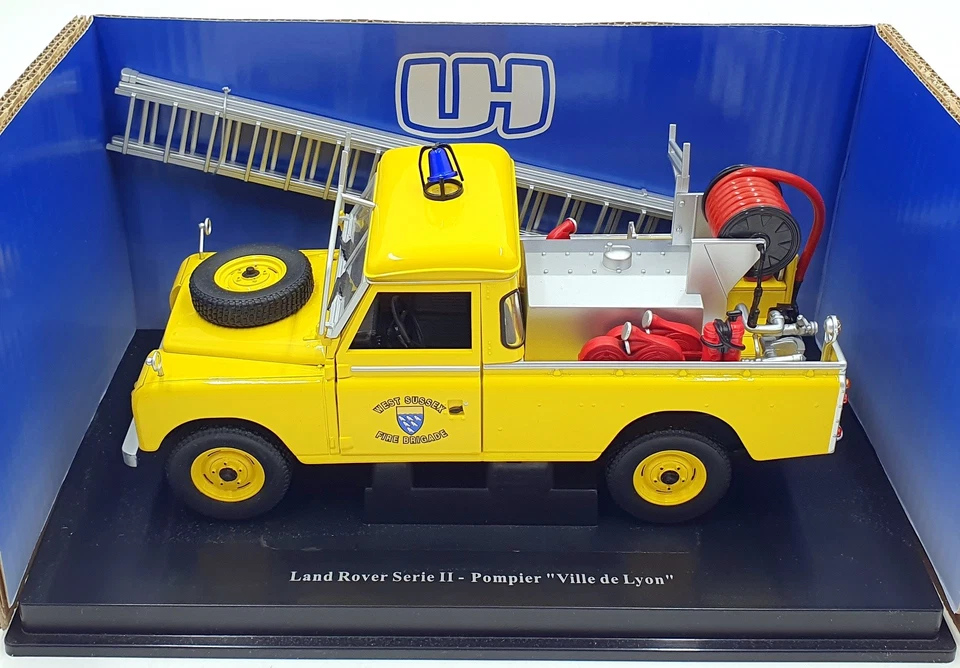 Universal Hobbies 1/18 Scale Diecast 0860 Land Rover Series 2 West Sussex Fire - Image 3 of 4