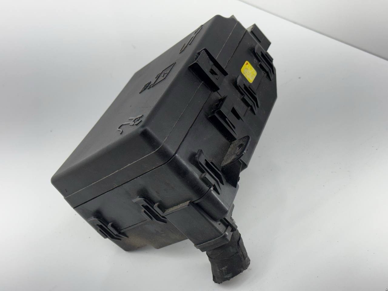 2014-2017 Maserati Ghibli M157 OEM Under hood fuse box block 444