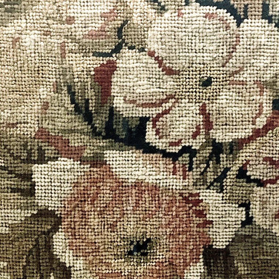 Finales del siglo XVIII Bordado Floral Aguja Teñida Lana sobre Lino Antiguo Marco de Palo de Rosa Foto 4 de 4