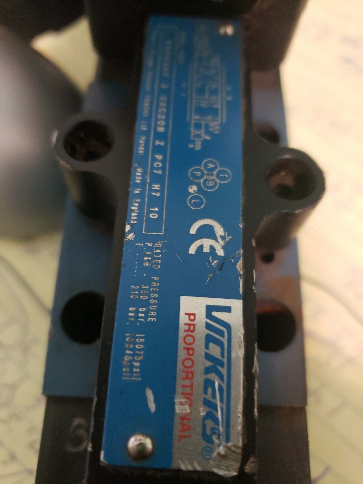 NEW VICKERS KBFDG4V333C20NZPC7H710 PROPORTIONAL VALVE Free