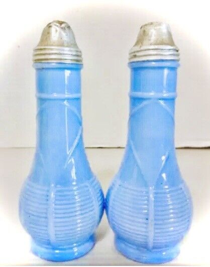 STUNNING PAIR OF BLUE / PERIWINKLE MILK GLASS SALT & PEPPER SHAKERS! DELPHITE!