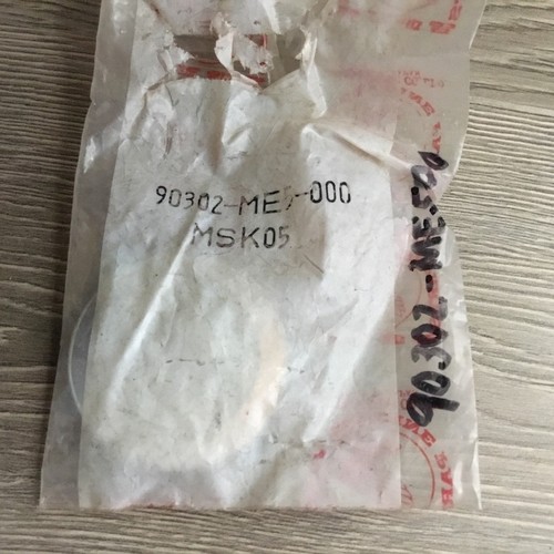 Nos Honda Oem cap new 90302 ME5 000 Qty 1 - Picture 5 of 5