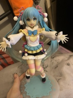 Hatsune Miku Figur - ohne Karton, unbeschädigt nur ein wenig sonnengebleicht, siehe Bilder