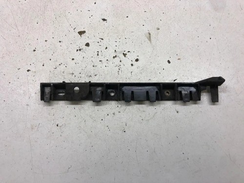 BMW 1 E81 Kotflügelhalter vorne rechts 7118160 2.00 Diesel 2007 33818313