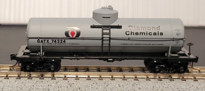 Kadee MT N-Scale #65190, G.A.T.X., 36' Single Dome Tanker, Rd#: GATX 74324