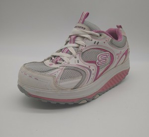breast cancer skechers