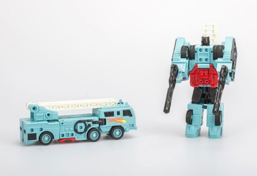 New Transformation G1 Reissue Autobots Defensor MISB Action Figure Set - Picture 7 of 10