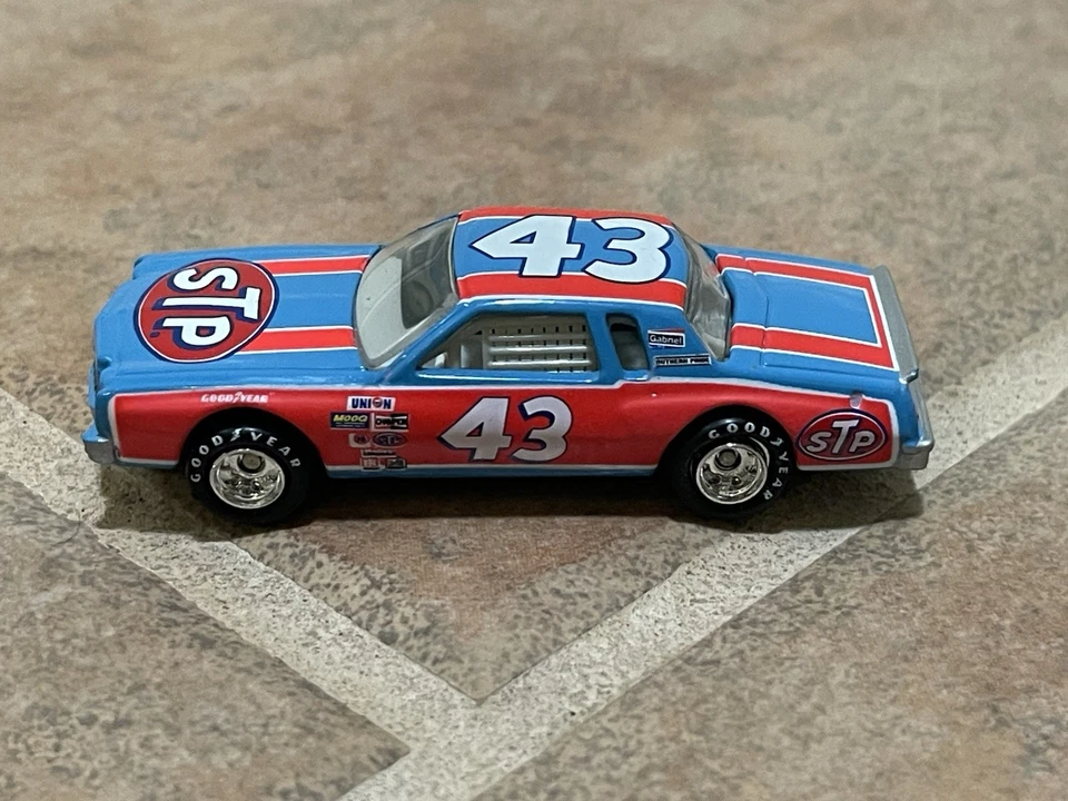 Richard Petty STP 1978 Chevrolet Monte Carlo faros redondos acción NASCAR 1/64 Foto 3 de 4