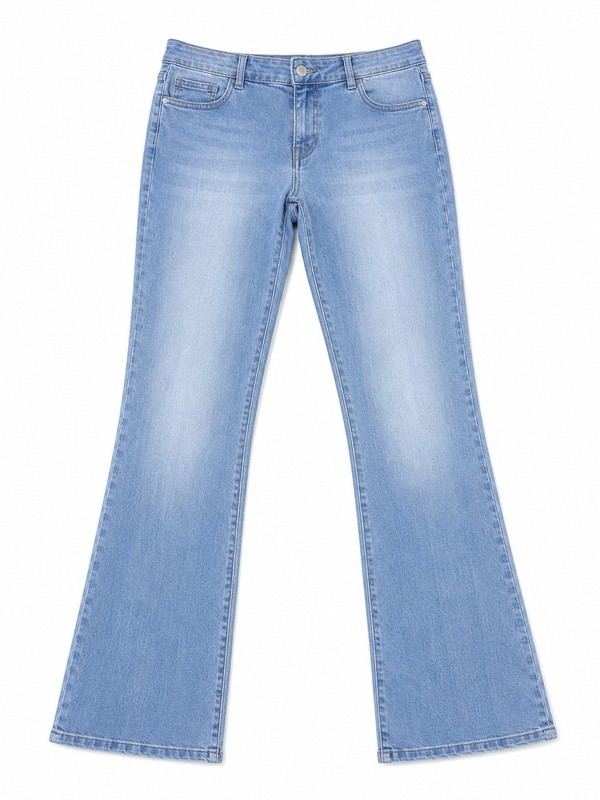 Style & Co women’s boot, cut jeans, size 10 light  wash denim