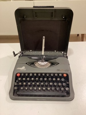 EMPIRE ARISTOCRAT TYPEWRITER HERMES BABY  MADE IN UK. SPANISH LAYOUT PICA.