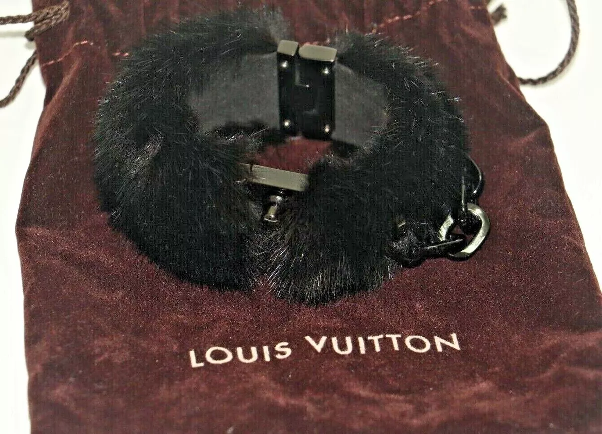 Louis vuitton lock me bracelet discount