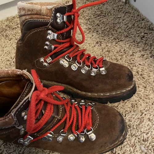 Vintage MOUNTAINEERING Hiking Boots 
