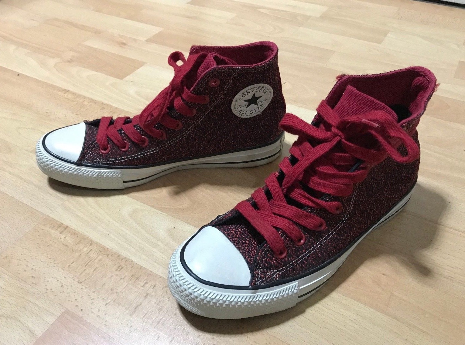 red knit converse