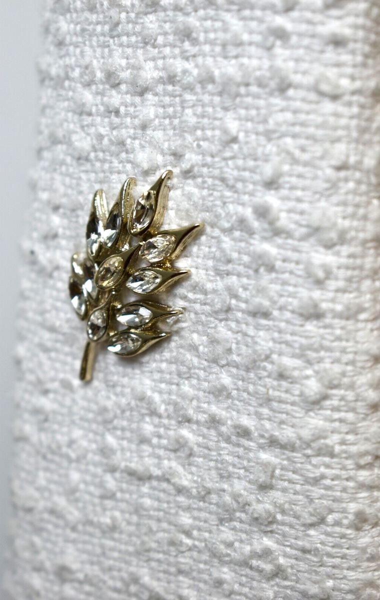 Chanel Blazer Jacket White Womens w/ brooches lion 5 chanel Chanel Blazer Jacket White Womens w/ brooches lion 5 chanel