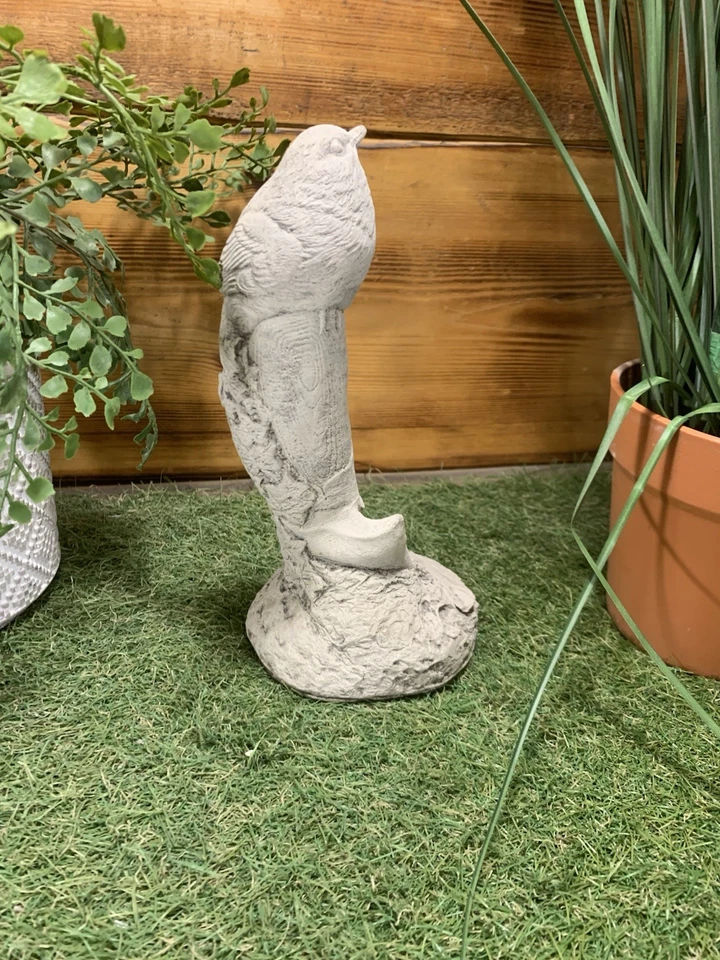 STONE GARDEN ROBIN BIRD ON A SHOVEL STATUE ORNAMENT  - Image 4 of 4