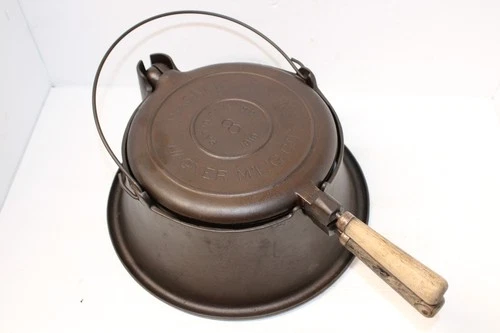 "Wagner"  ARCH #8 Hi Base Cast Iron Waffle Maker w/Wood Handles Patented 1910