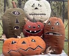 BEAUTIFUL PRIMITIVE  WOOL APPLIQUE EMBROIDERY  PUMPKIN PATTERN