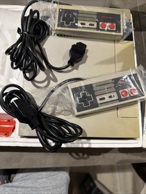 Nintendo NES Action Set - Boxed Console With Mario / Duck Hunt & Light Gun BOXED