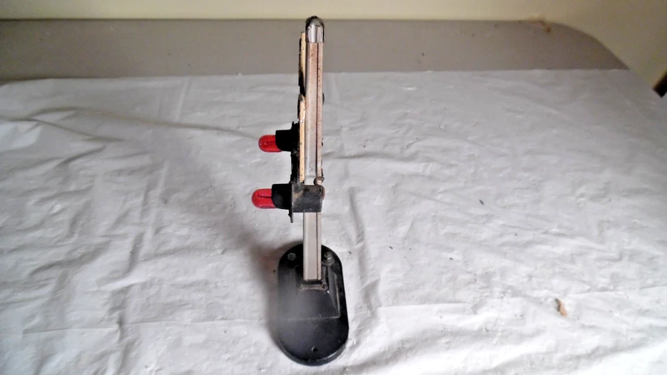 Lionel 154  /Postwar Highway Flashing Signal Tested Works  Fine - Image 4 of 4