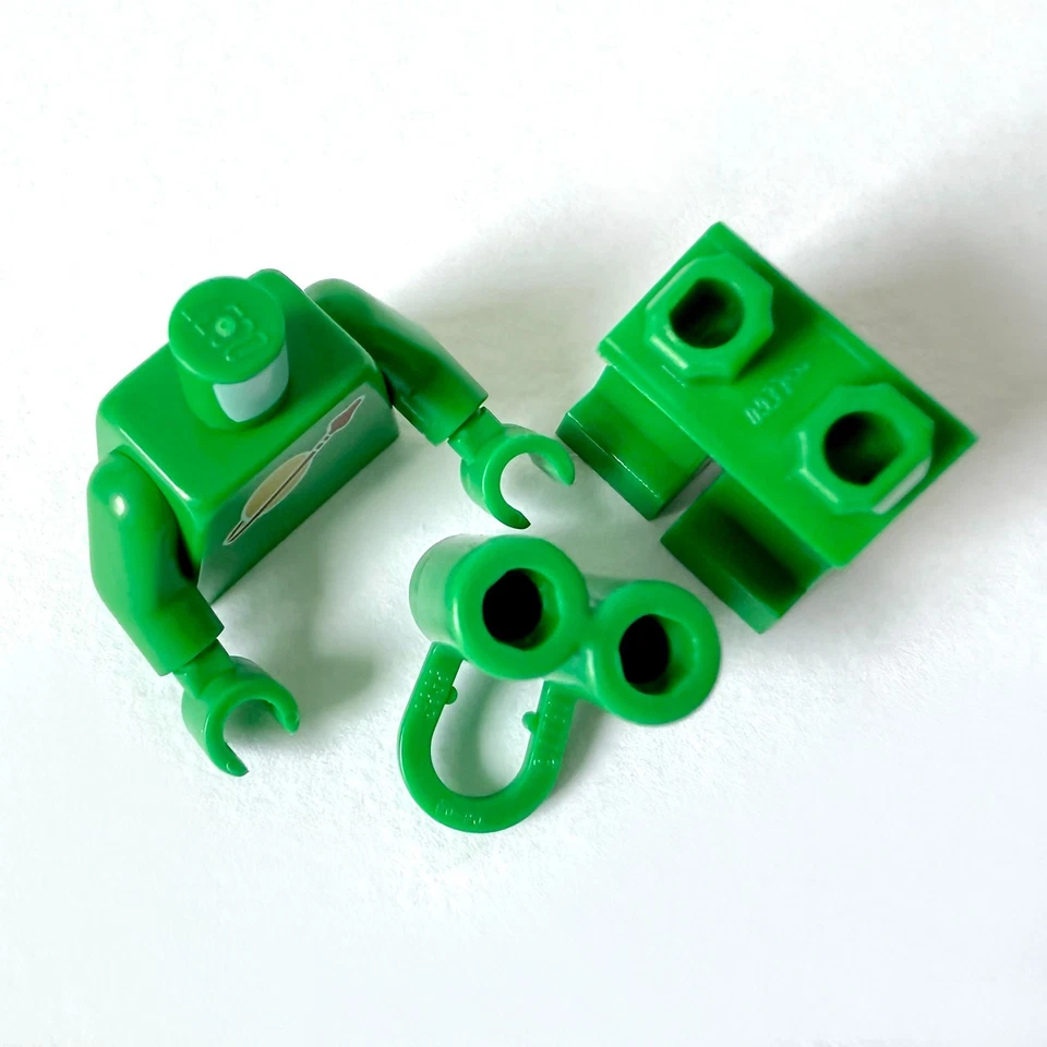 LEGO Space Spaceman Astronaut Minifigure Green with Classic Helmet Genuine NEW - Image 4 of 4