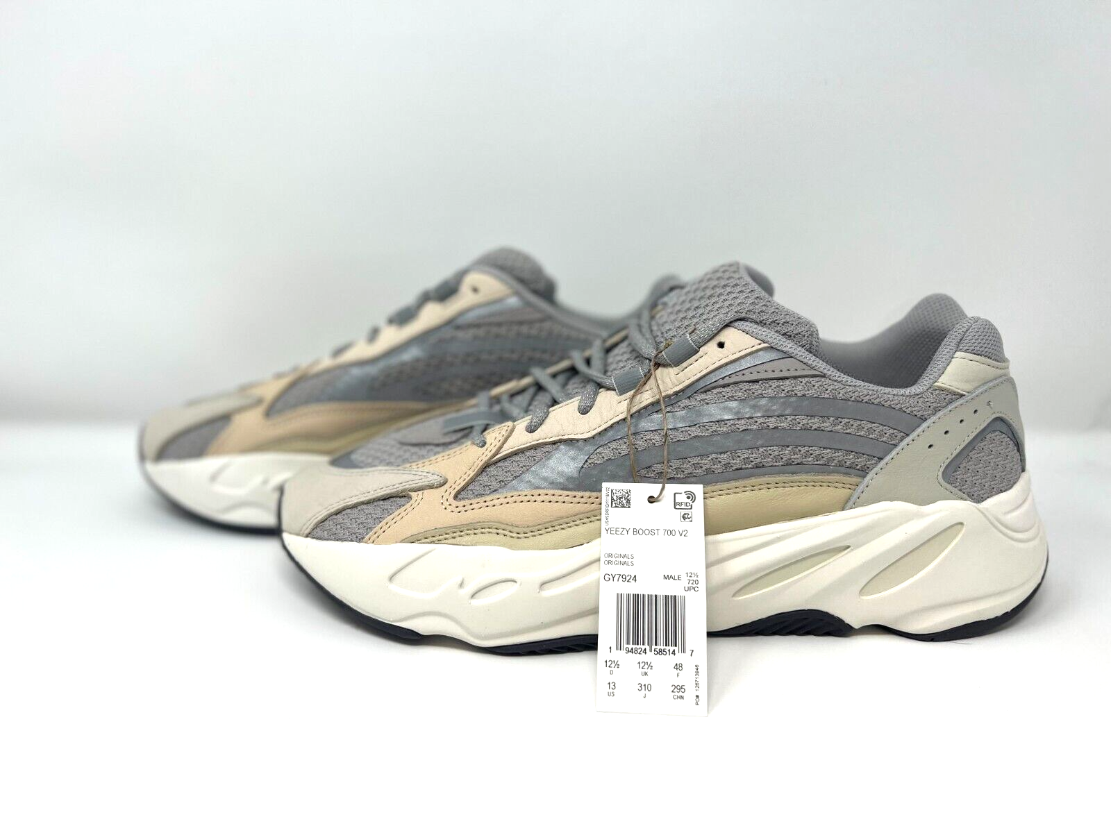 les yeezy 700