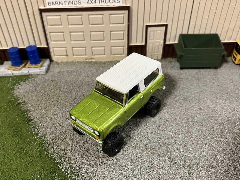 1970 IH Scout Lifted 4x4 Farm Truck 1/64 Diecast Customized Off Road Greenlight - Image 2 of 4