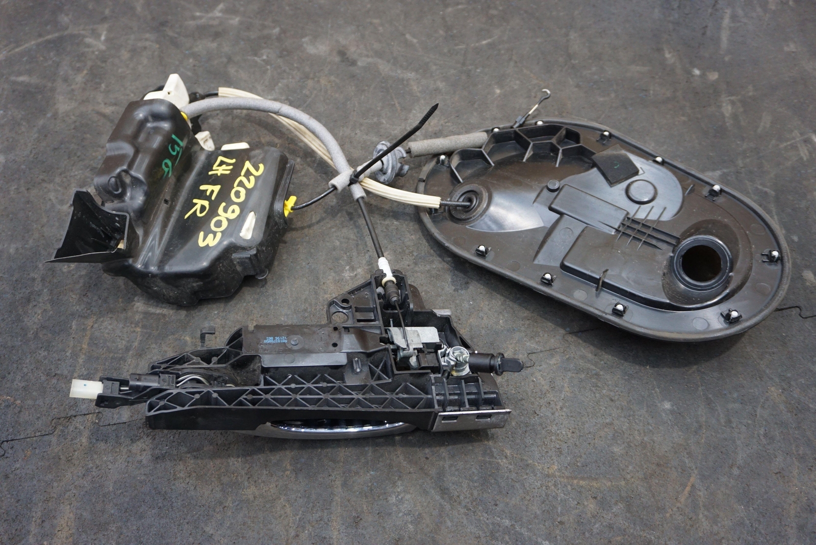 Front Left Door Outside Handle & Door Latch Lock OEM 4M1837015F Bentley Bentayga