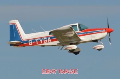 FOTO FLUGZEUG GRUMMAN AMERICAN AA-5B TIGER 'G-TYGA' C/N AA5B-1161. GEBAUT 1979