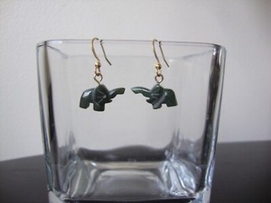 Authentic VTG HANDMADE FENG SHUI GREEN JADE ELEPHANT GOLD PLATED DANGLE HOOK EARRINGS