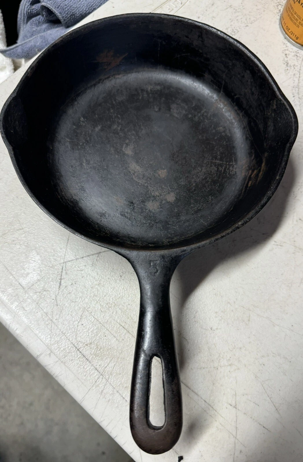 Cast Iron Skillet #5 Two Pour Spouts H