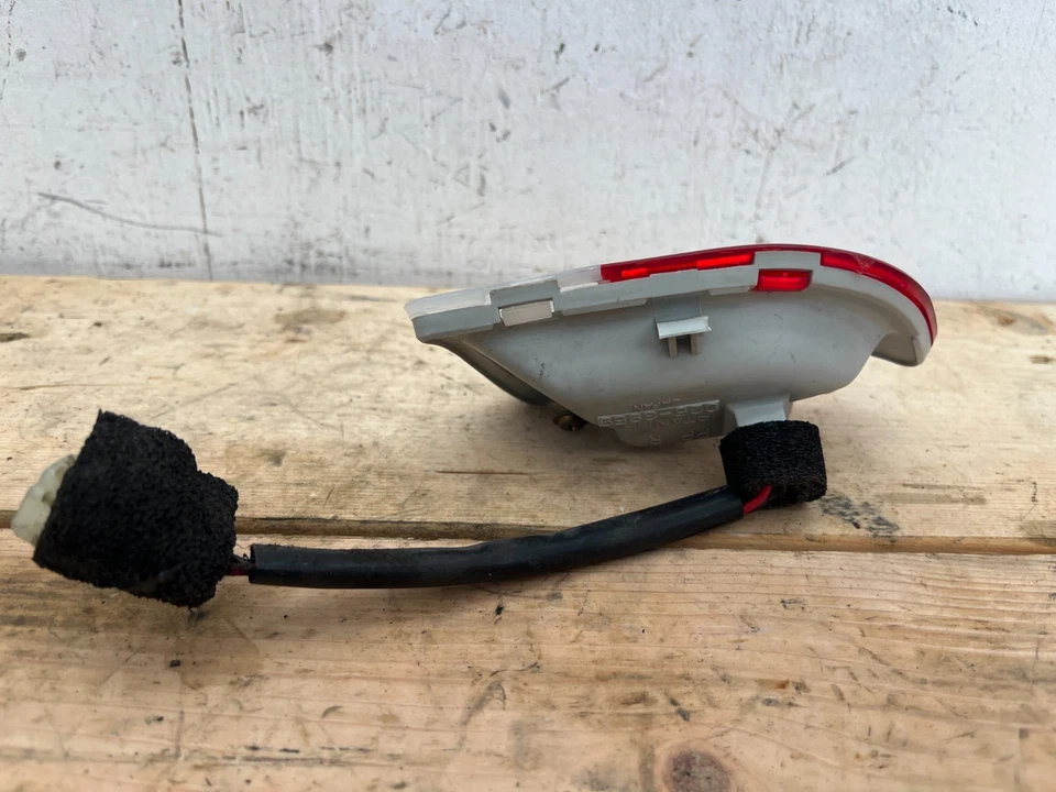 Mazda RX7 88-91 PASO DERECHO. Lámpara de luz de cortesía para puerta lateral roja blanca CONVERTIBLE Foto 4 de 4