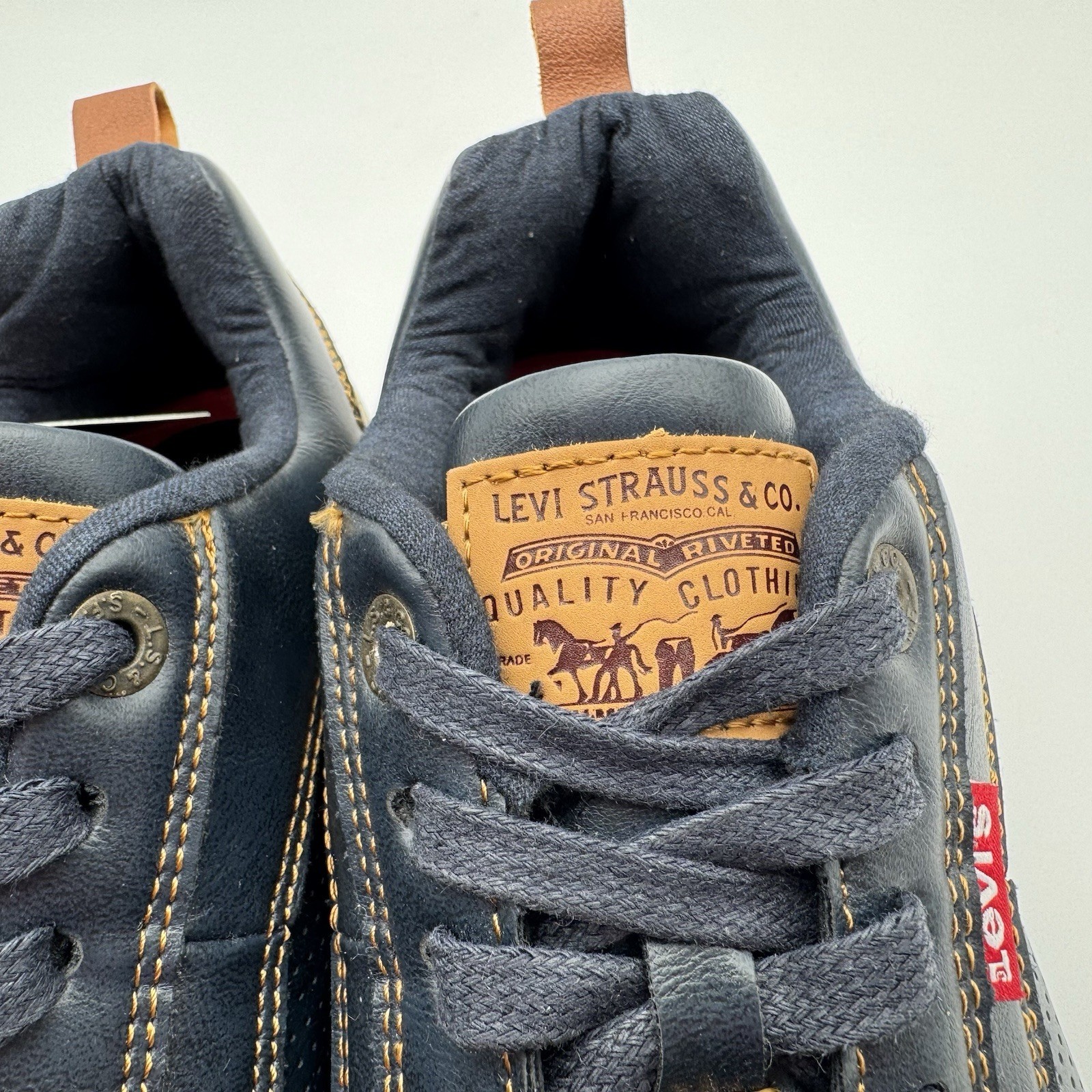 New Levis Sylmar Burnish Men’s 9.5 Navy Sneakers NWT thumbnail 10