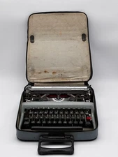 Vintage Olivetti Lettera 22 Portable Typewriter w/ Case – Made in Great Britain