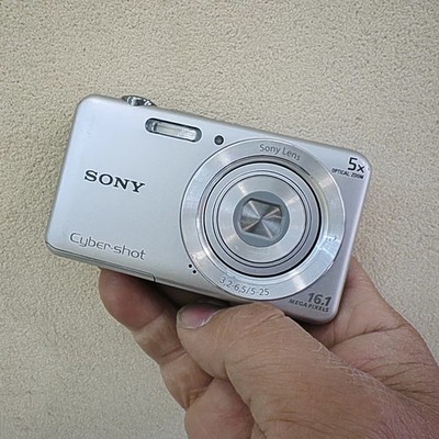 SONY Cyber-shot DSC-W710 silver 16.1MP Digital Compact Camera 5x optical zoom