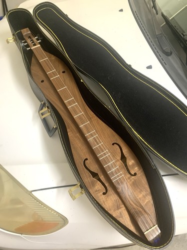 Pigeon River Instruments 5 String Dulcimer with Case
