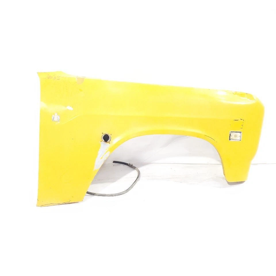 71 75 International 1110 OEM amarillo dañado guardabarros derecho tiene daños vendido como está Foto 4 de 4
