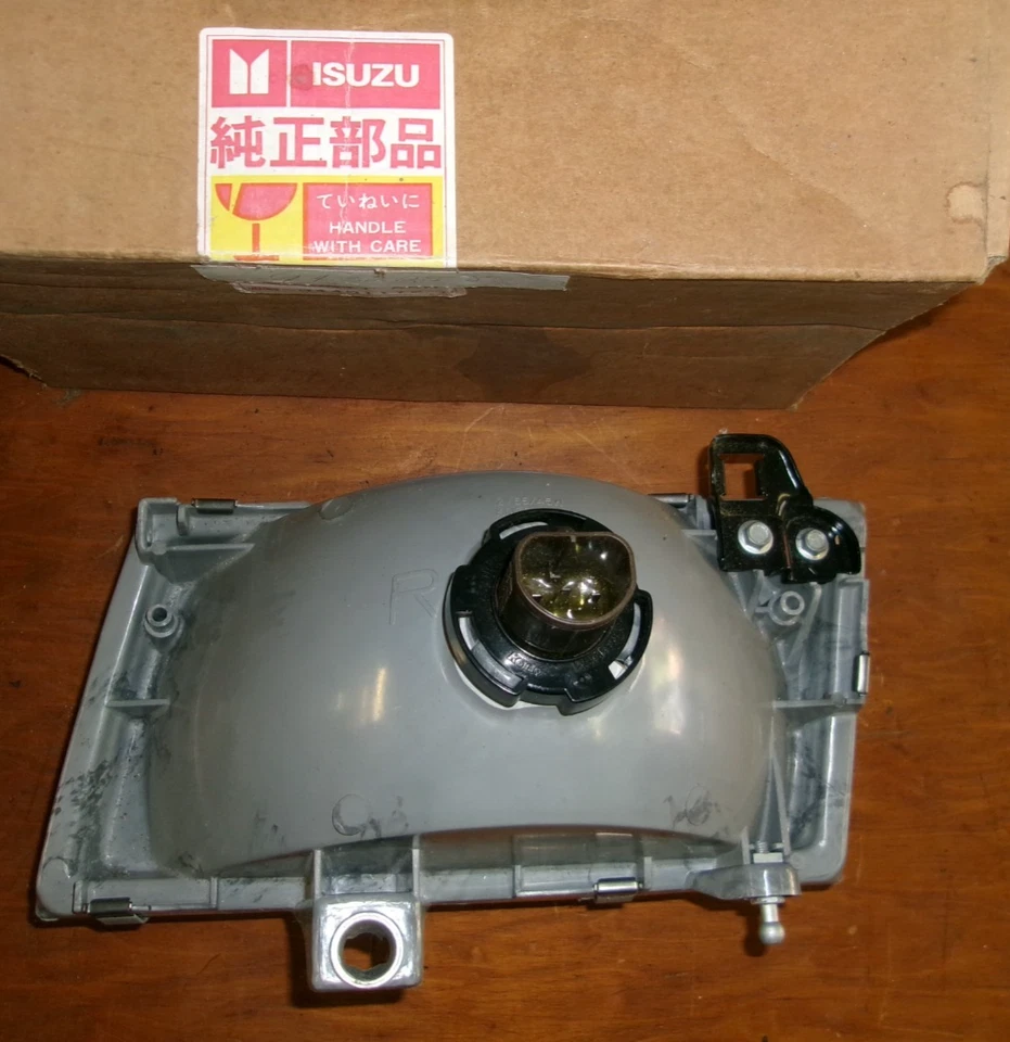 Nuevo faro lateral GM 1987-89 Chevy GEO Spectrum, Isuzu I-Mark # 94451172 Foto 2 de 3