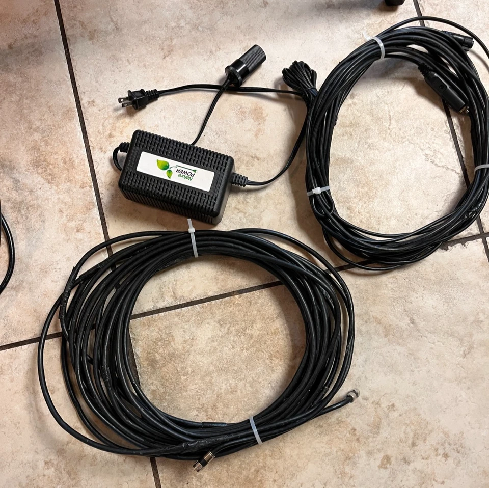 Winegard Carryout White Portable Satellite TV Antenna with cables & stand - Image 3 of 4