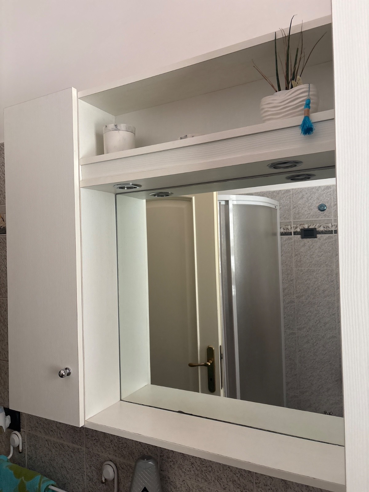 Mobili Bagno ottime condizioni 2 pezzi con specchio e luci