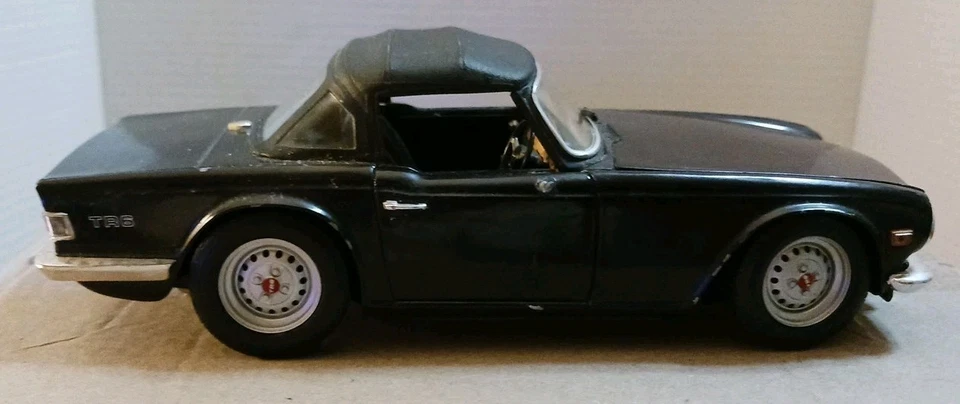 ERTL/Britian Collectibles Escala 1:18 Diecast Modelo 1974 TRIUMPH TR6 Negro Foto 3 de 4